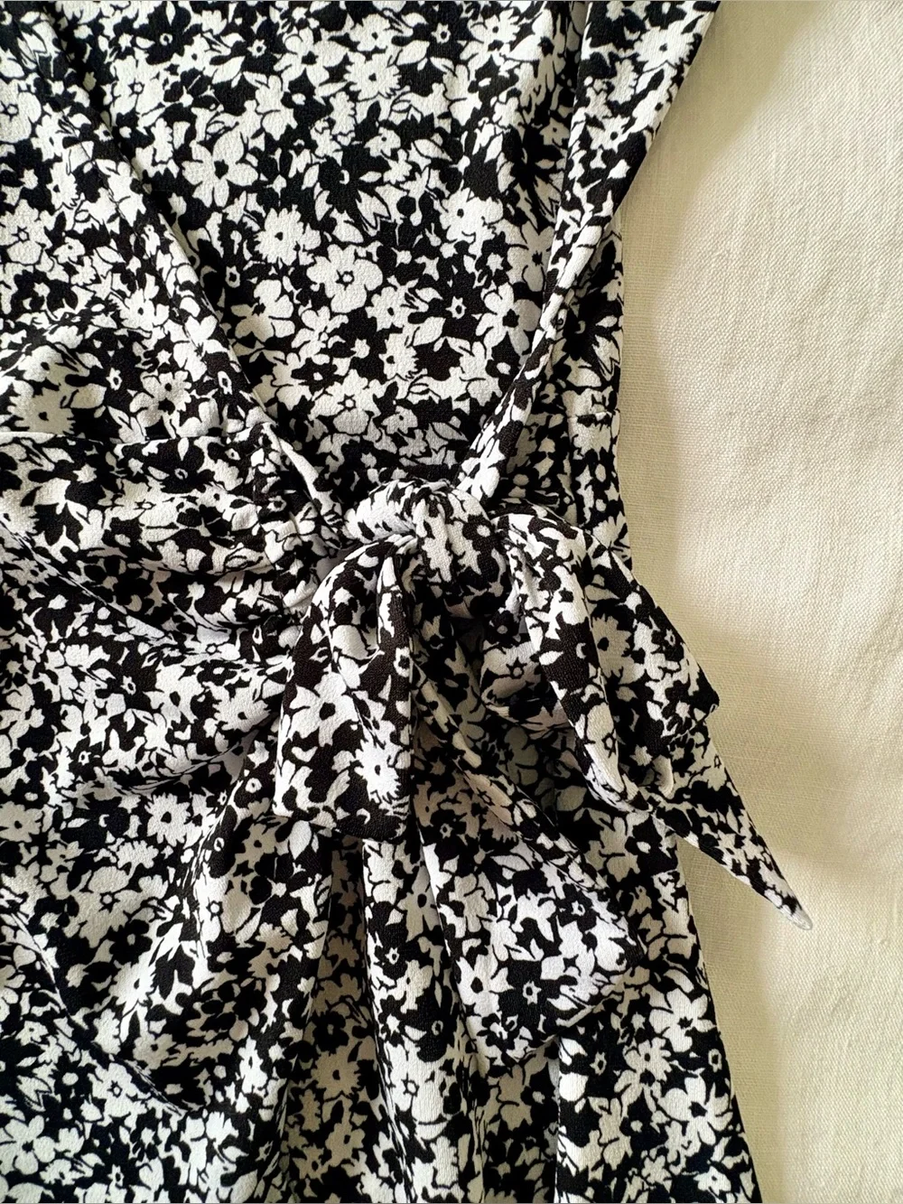Michael Kors NWT Floral Wrap Dress Small Black White Puff Sleeve MSRP $110